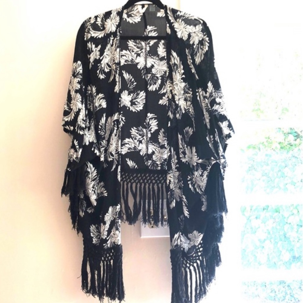 Roxy- floral kimono fringe cover up  🖤